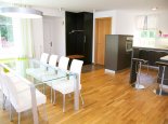 Galerie: Essbereich & Küche im Appartement Wasserlilie – Seevilla Cattina – Appartements am Millstätter See in Kärnten