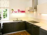 Galerie: Küche im Appartement Wasserlilie – Seevilla Cattina – Appartements am Millstätter See in Kärnten